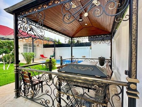 4 otaqlı həyət evi/bağ evi - Buzovna q. - 250 m²