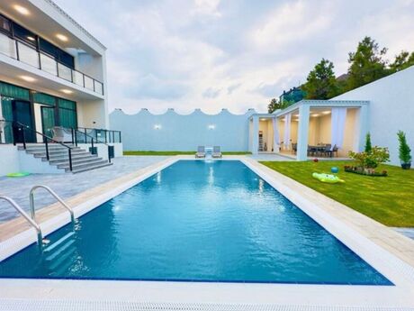 4 otaqlı həyət evi/bağ evi - Şüvəlan q. - 240 m²