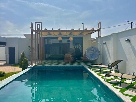 4 otaqlı həyət evi/bağ evi - Buzovna q. - 240 m²