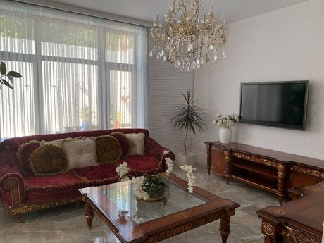 6 otaqlı həyət evi/bağ evi - Badamdar q. - 300 m²