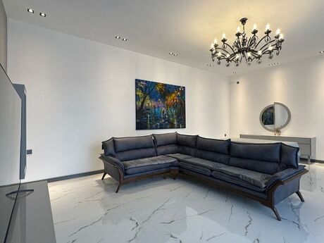 4 otaqlı həyət evi/bağ evi - Mərdəkan q. - 200 m²