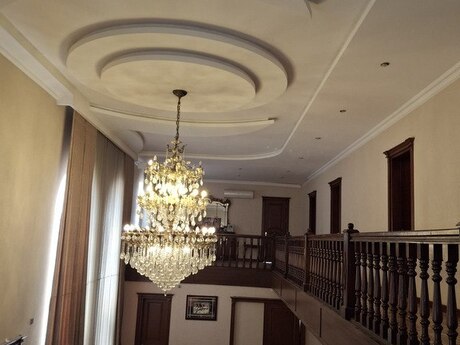 9 otaqlı həyət evi/bağ evi - Mərdəkan q. - 620 m²