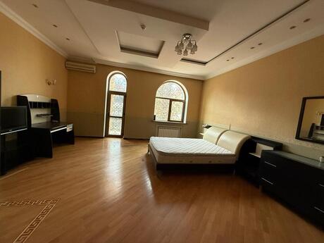 12-комн. офис - м. Гянджлик - 1000 м²