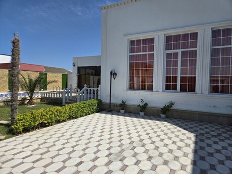 4 otaqlı həyət evi/bağ evi - Mərdəkan q. - 240 m²
