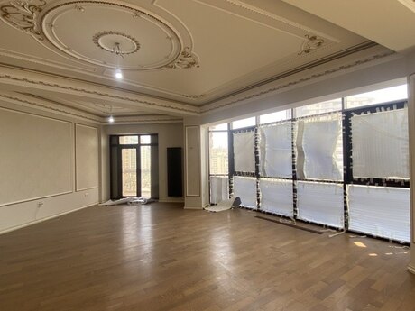 4-room apartment, 240 m², Nizami: 1 100 000 ₼ 3