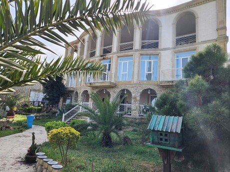 8 otaqlı həyət evi/bağ evi - Buzovna q. - 500 m²