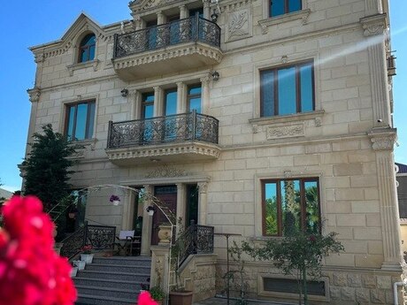 6 otaqlı həyət evi/bağ evi - Mərdəkan q. - 400 m²