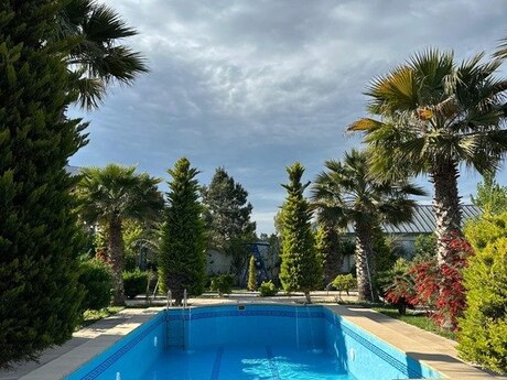 6 otaqlı həyət evi/bağ evi - Mərdəkan q. - 400 m²