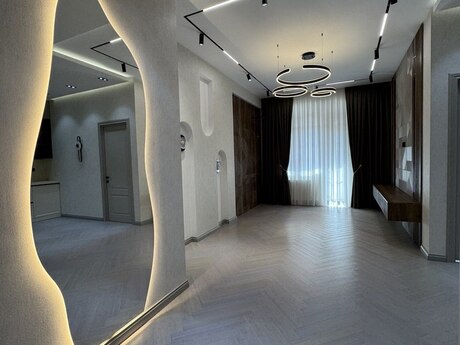 2-комн. новостройка - м. Элмляр Академиясы - 68 м²
