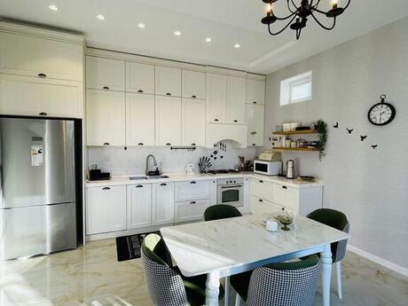 5 otaqlı həyət evi/bağ evi - Mərdəkan q. - 220 m²