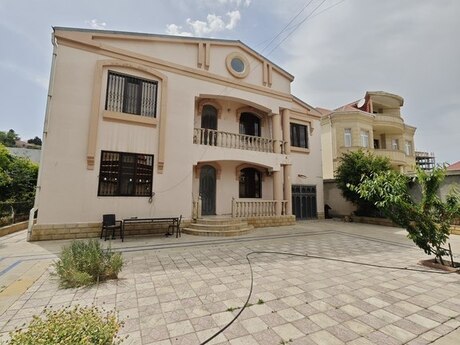 6 otaqlı həyət evi/bağ evi - Qaraçuxur q. - 280 m²