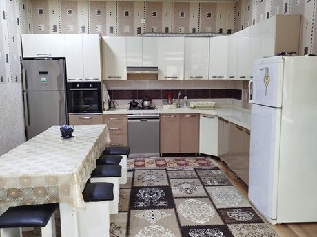 6 otaqlı həyət evi/bağ evi - Novxanı q. - 180 m²