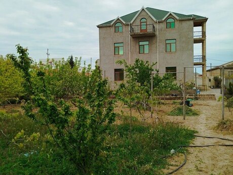 6 otaqlı həyət evi/bağ evi - Novxanı q. - 180 m²