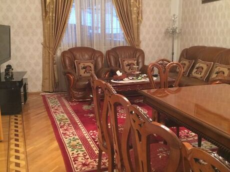 8 otaqlı həyət evi/bağ evi - Gənclik m. - 350 m²