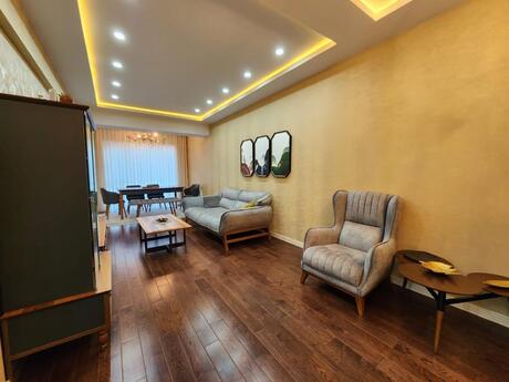 3-комн. новостройка - м. Шах Исмаил Хатаи - 141 м²