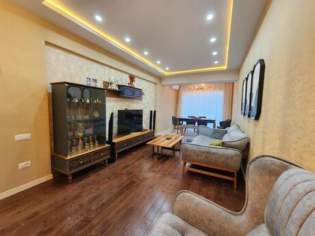 3-комн. новостройка - м. Шах Исмаил Хатаи - 141 м²