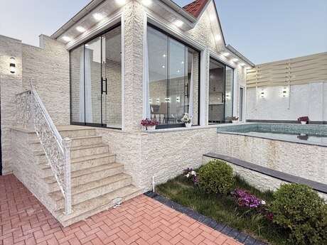 5 otaqlı həyət evi/bağ evi - Mərdəkan q. - 230 m²