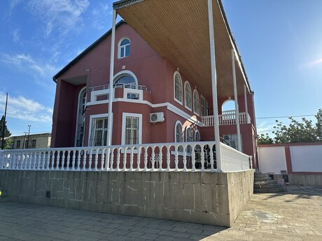 5 otaqlı həyət evi/bağ evi - Novxanı q. - 220 m²