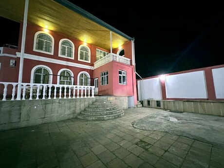 5 otaqlı həyət evi/bağ evi - Novxanı q. - 220 m²