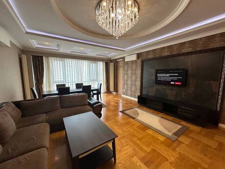 3 otaqlı yeni tikili - Şah İsmayıl Xətai m. - 192 m²