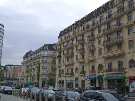 Obyekt - Ağ şəhər q. - 295 m²