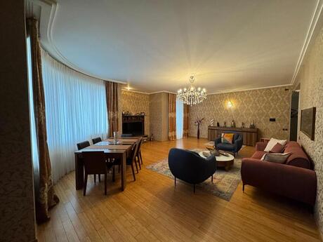 4 otaqlı yeni tikili - Şah İsmayıl Xətai m. - 210 m²