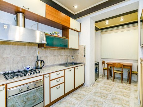 3-room apartment for rent, 107 m², Sahil: 60 ₼/mo 5