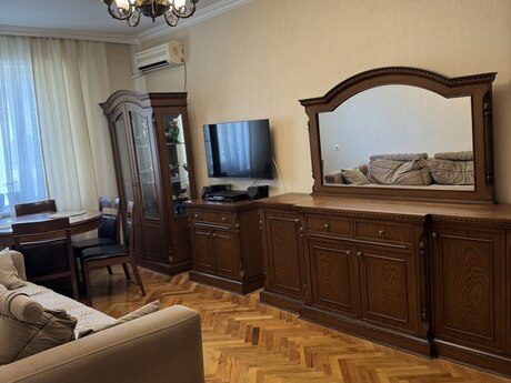 3 otaqlı köhnə tikili - Elmlər Akademiyası m. - 61.1 m²