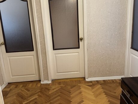 3 otaqlı köhnə tikili - Elmlər Akademiyası m. - 61.1 m²