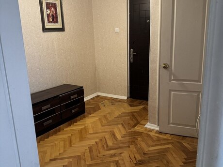 3 otaqlı köhnə tikili - Elmlər Akademiyası m. - 61.1 m²