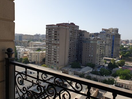 4 otaqlı yeni tikili - 28 May m. - 209.8 m²