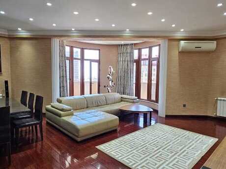 4-комнатная квартира, 186 м², 28 May: 680 000 ₼ 3