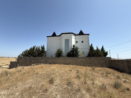 10 otaqlı həyət evi/bağ evi - Novxanı q. - 500 m²