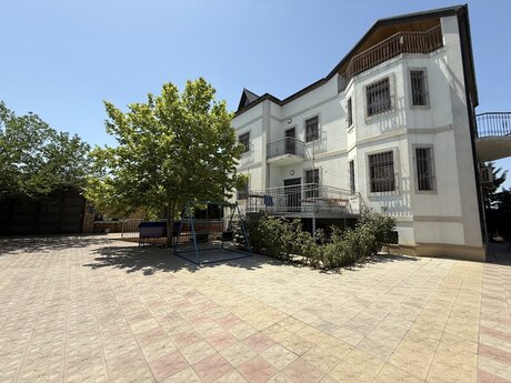 10 otaqlı həyət evi/bağ evi - Novxanı q. - 500 m²
