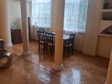 4 otaqlı köhnə tikili - Nəsimi r. - 135 m²