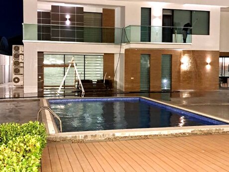 6 otaqlı həyət evi/bağ evi - Buzovna q. - 390 m²