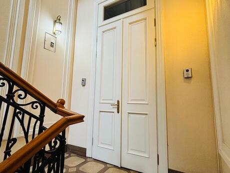 Sahildə 4 otaqlı köhnə tikili mənzil satılır, 200 m², 1 500 000 AZN, şəkil 2 / 12