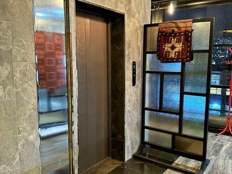 Obyekt - İnşaatçılar m. - 430 m²