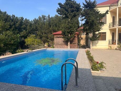 5 otaqlı həyət evi/bağ evi - Novxanı q. - 300 m²