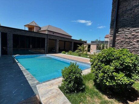 4 otaqlı həyət evi/bağ evi - Mərdəkan q. - 300 m²