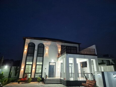 4 otaqlı həyət evi/bağ evi - Mərdəkan q. - 200 m²