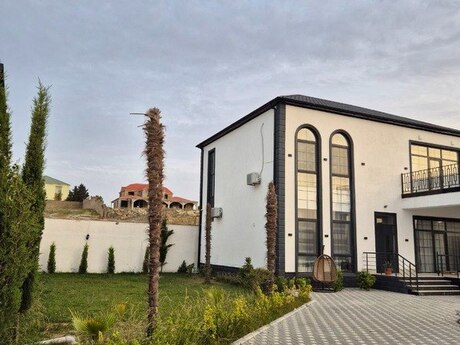 4 otaqlı həyət evi/bağ evi - Mərdəkan q. - 200 m²
