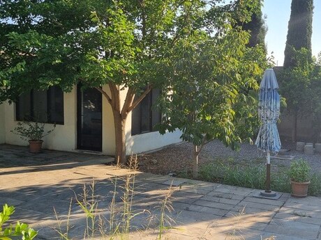 8 otaqlı həyət evi/bağ evi - Şüvəlan q. - 368 m²