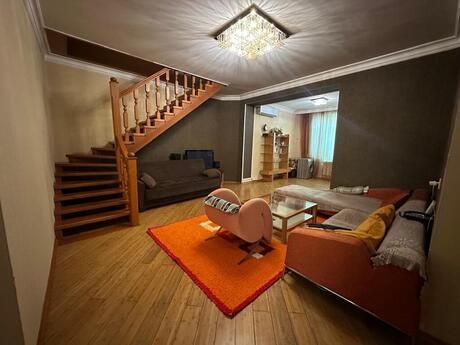 Объявление №5267435 - Баку, м. Сахил, 5-комн., 200 м², 2/3 этаж