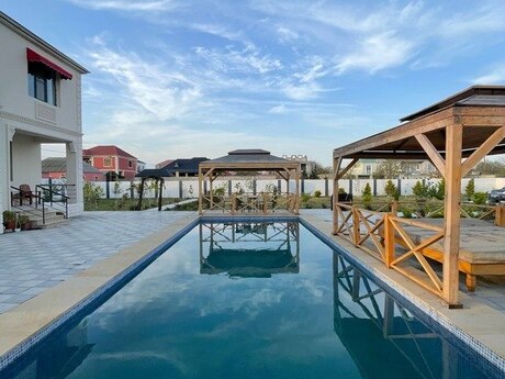 7 otaqlı həyət evi/bağ evi - Mərdəkan q. - 600 m²