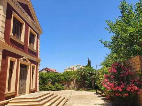 8 otaqlı həyət evi/bağ evi - Novxanı q. - 340 m²