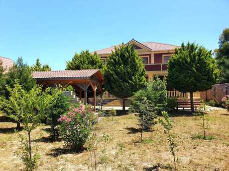 8 otaqlı həyət evi/bağ evi - Novxanı q. - 340 m²