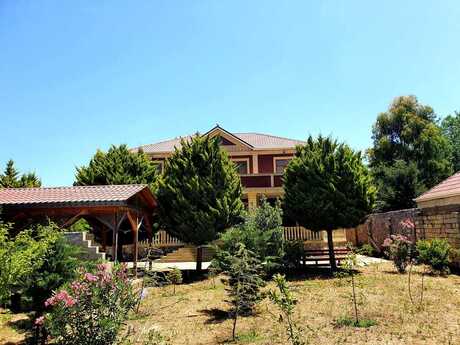 8 otaqlı həyət evi/bağ evi - Novxanı q. - 340 m²