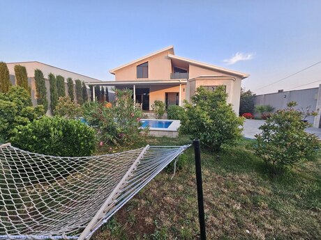 7 otaqlı həyət evi/bağ evi - Şüvəlan q. - 350 m²