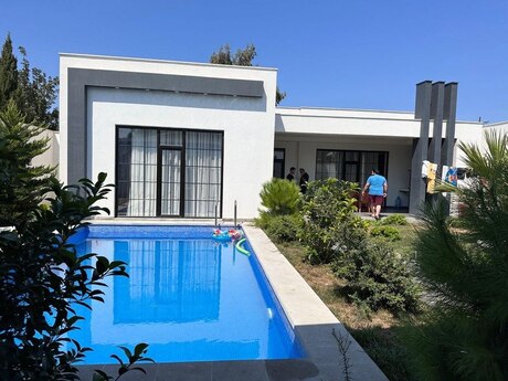 3 otaqlı həyət evi/bağ evi - Mərdəkan q. - 200 m²